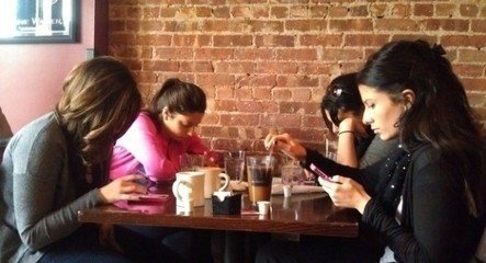 蘭州眼科醫(yī)院：手機控，易患沙眼！
