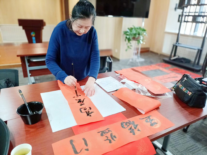 “淡淡墨香飄，濃濃新春情”蘭州普瑞眼視光醫(yī)院給患者送