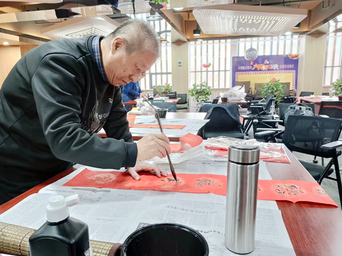 “淡淡墨香飄，濃濃新春情”蘭州普瑞眼視光醫(yī)院給患者送